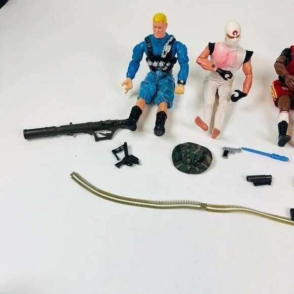 G.I. Joe Action Figures Lot of 4 With Weapons & Storage Case - Picture 2 of 12